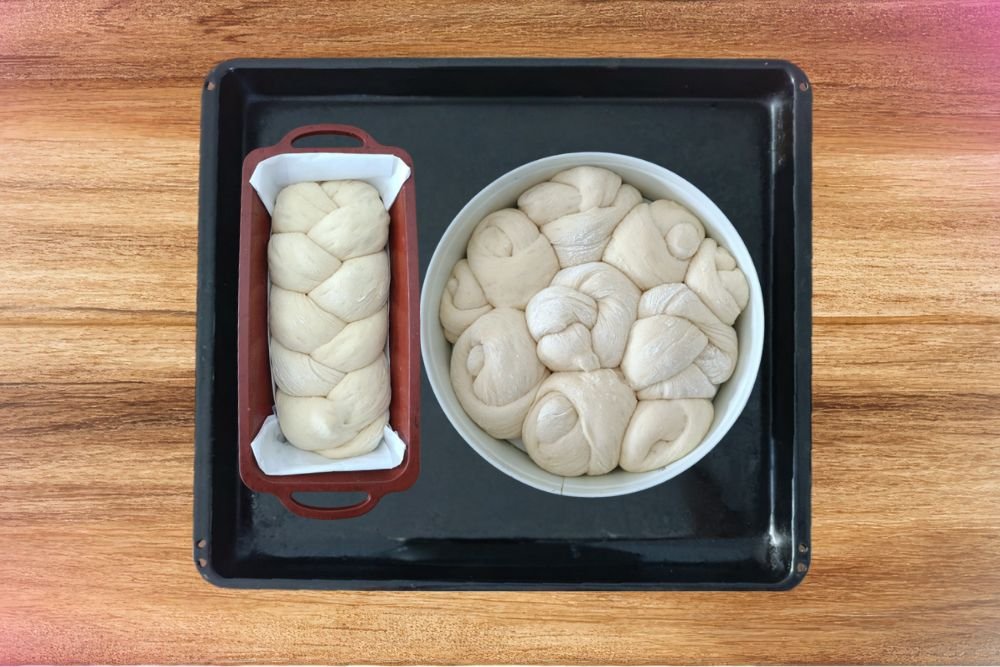 בצק החלות לשבת מונח לתפיחה שנייה